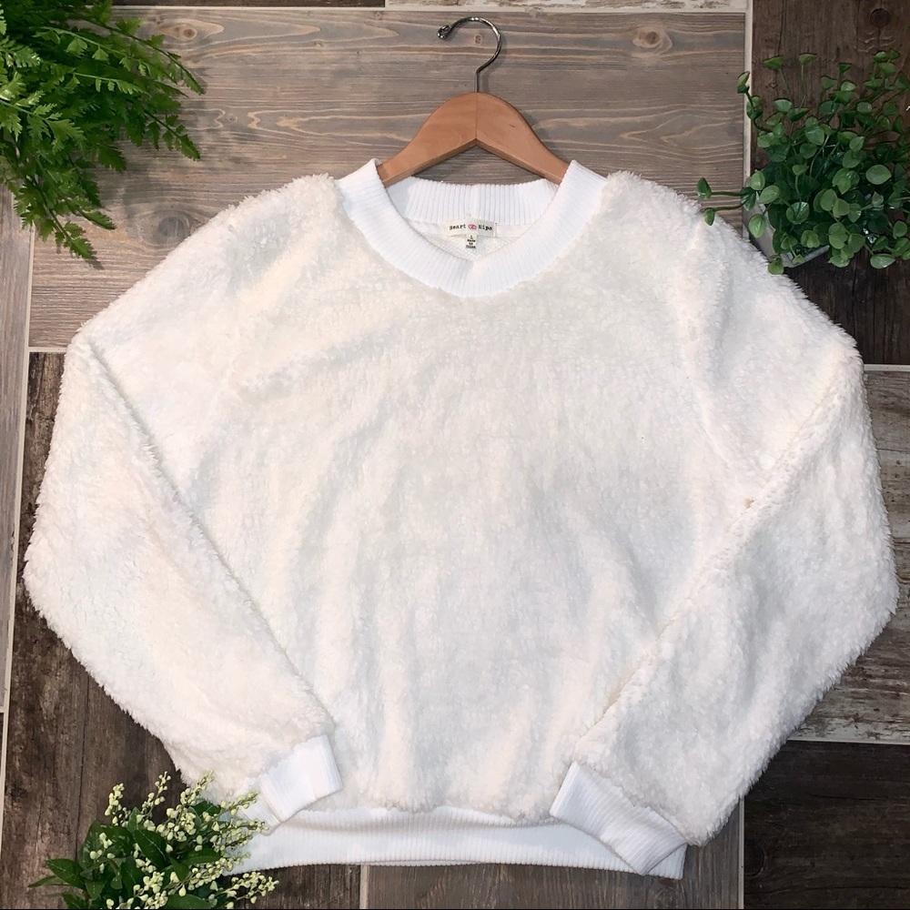🌸Heart Hips Fuzzy White Sweater